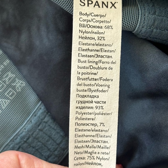 Spanx Medium Impact Printed Longline Sports Bra--XS - Picture 13 of 14